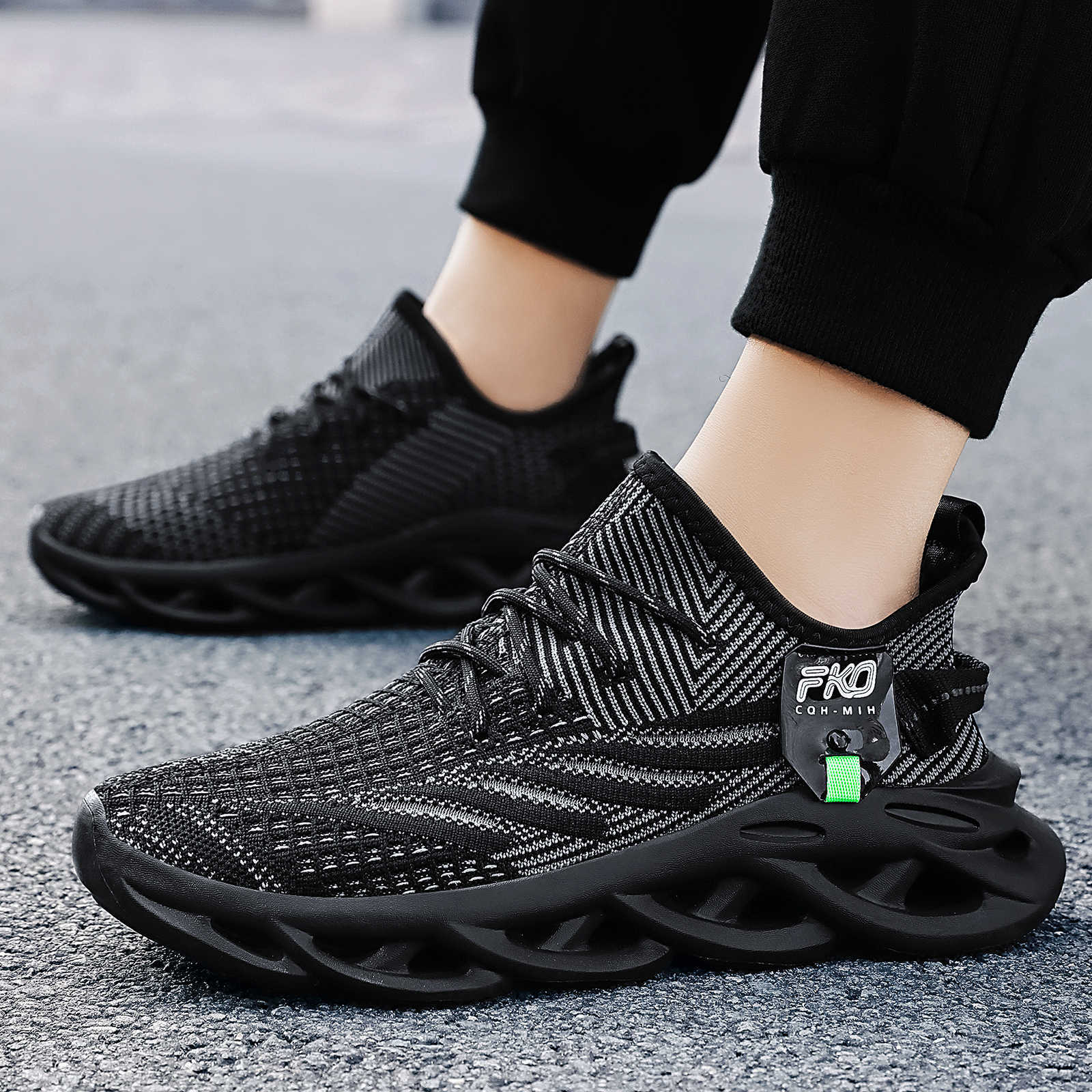 Tênis Masculino Respirável de  - Knit Fabric Lace Up Sneakers avaliação e preço