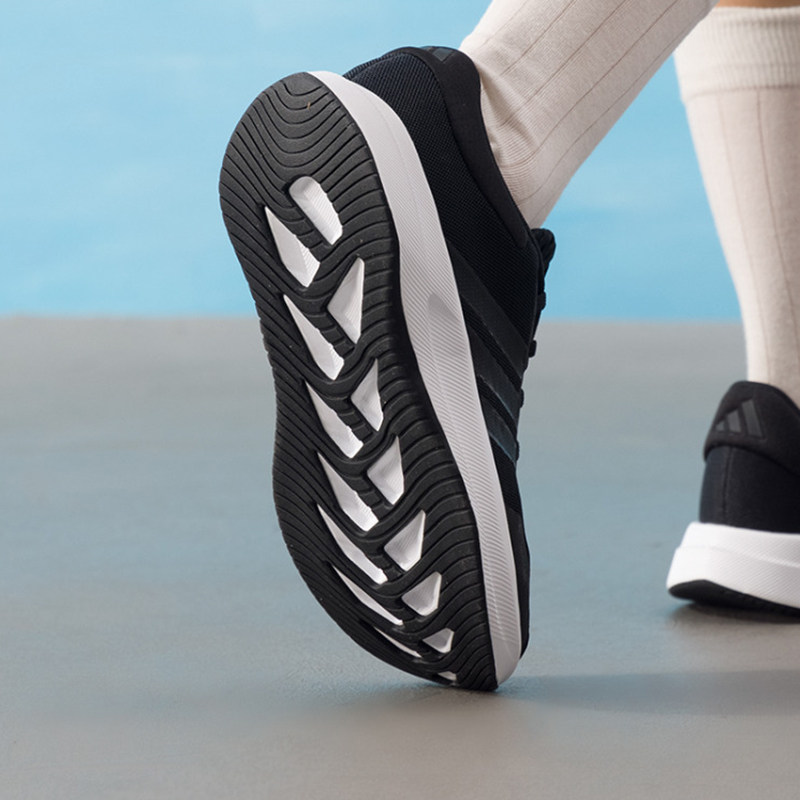 Novos tênis femininos Adidas J - Shock Absorbing Gym Trainers avaliação e preço